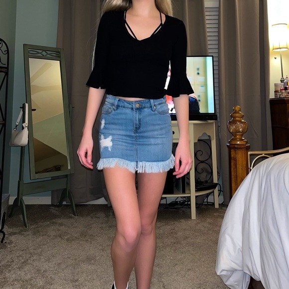 Tractr Frayed Blue Jean Wash Denim Mini Skirt with Rips Size Medium - Picture 11 of 13